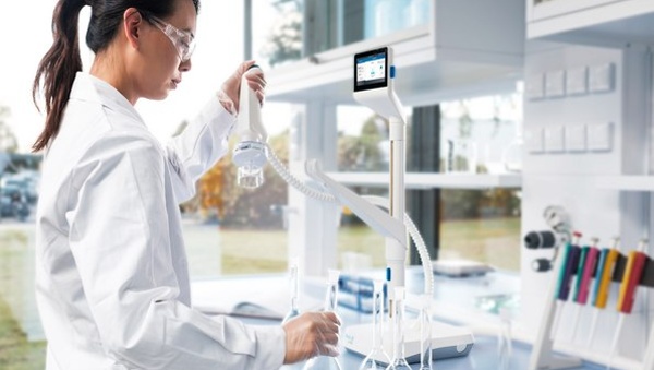 Sistem za ultračisto vodo Milli-Q® IQ 7000 zagotavlja visokokakovostno vodo tipa 1 za občutljivo laboratorijske uporabo.