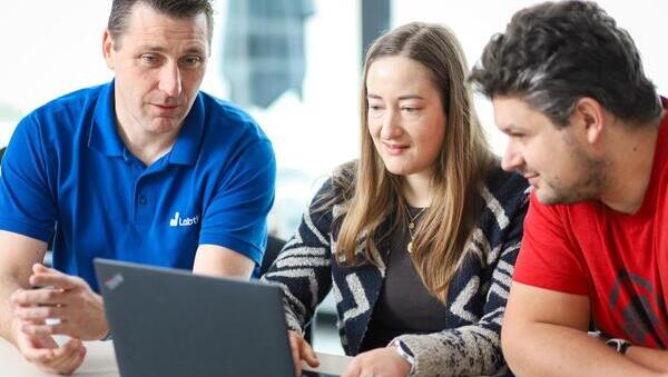 Med IT in laboratorijem: Kaj dejansko počne specialist za validacijo?